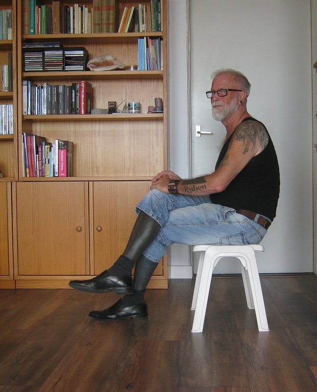 Dit is een foto van mij met m'n bijzondere lange kousen